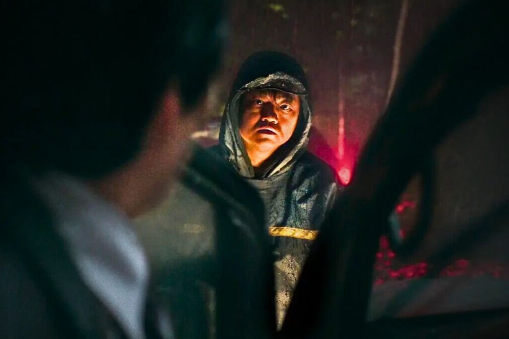  Shin Min-jae as ex-convict Yang-rae hides sinister secrets in Revelations Netflix psychological thriller.